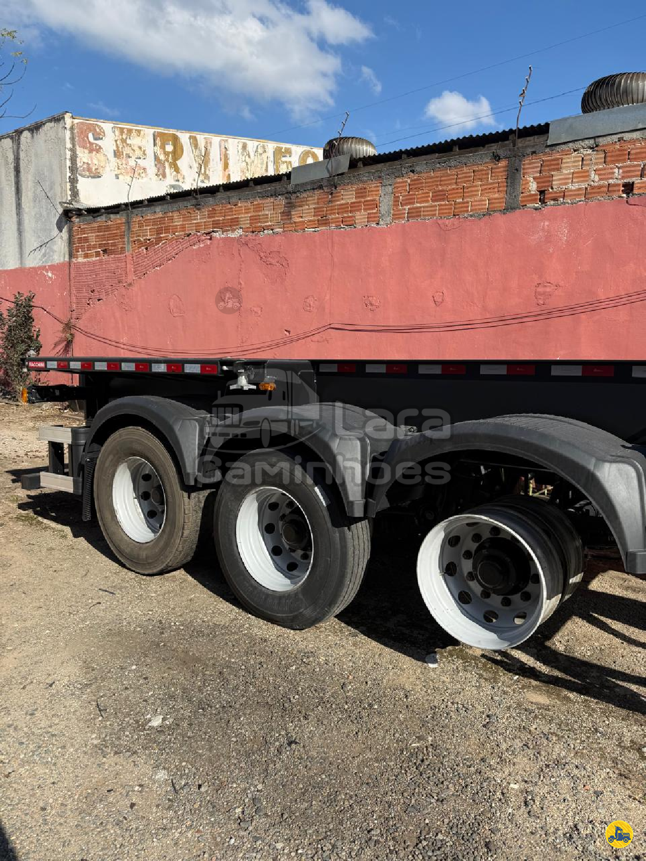 CARRETA SEMI-REBOQUE PORTA-CONTAINER Lara Caminhões CURITIBA PARANÁ PR